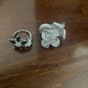 Silver and Black Floral Ring Set